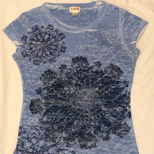Sunburst blue thin women’s tee.
